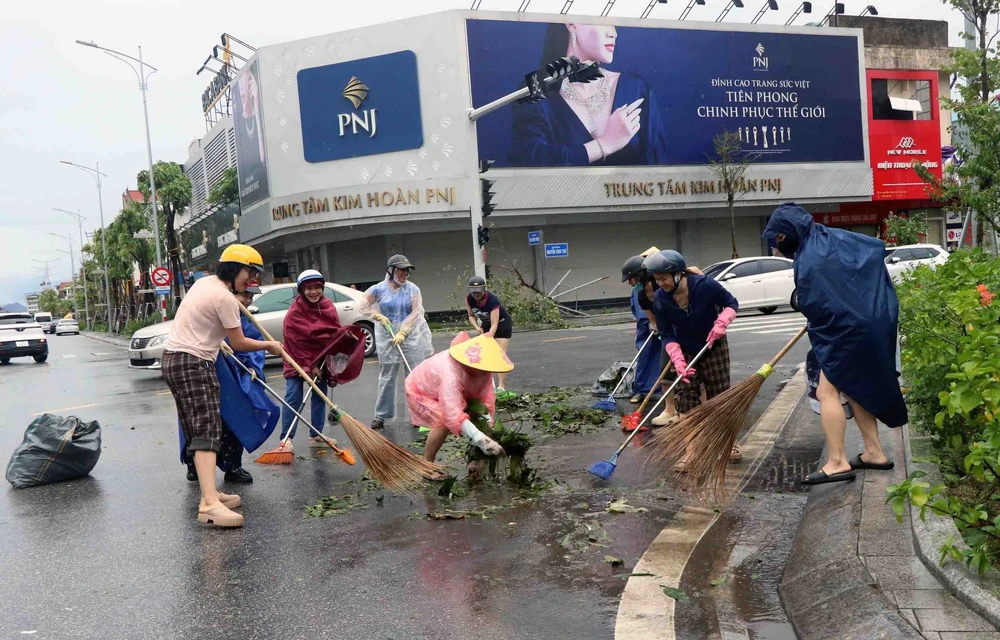 Bão số 10 đổ bộ vào ban đêm gây thiệt hại nặng nề cho người dân Hà Tĩnh - Ảnh 21.