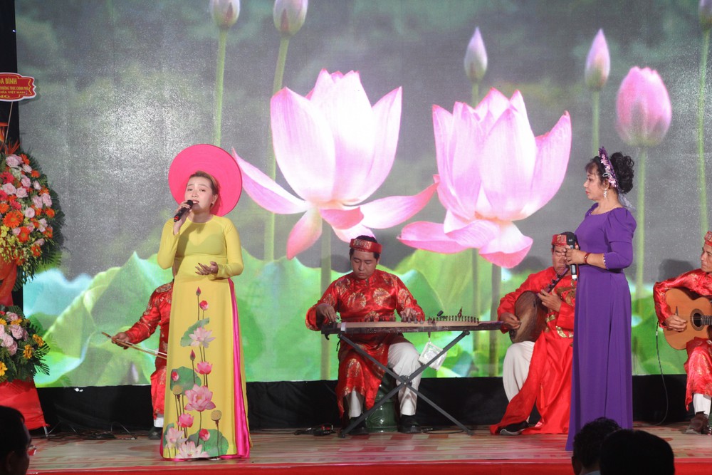 Tiếp nối dòng chảy Đờn ca tài tử bên sông Vàm Cỏ - Ảnh 2.