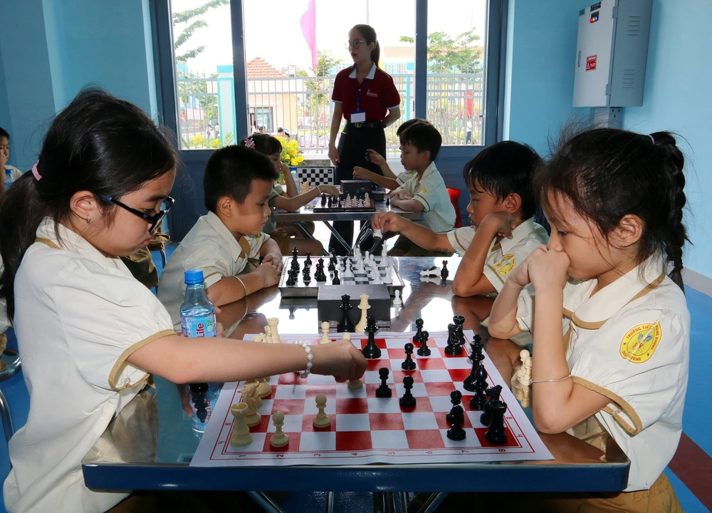 Thành phố Hồ Chí Minh thông qua Nghị quyết về mức hỗ trợ học phí đối với trẻ em, học sinh từ năm học 2025 - 2026 - Ảnh 1.