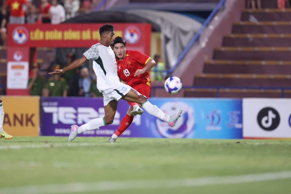 HLV Hassan Al Mamun: ‘U23 Việt Nam quá mạnh, đó là lý do chúng tôi thua’ - Ảnh 1.