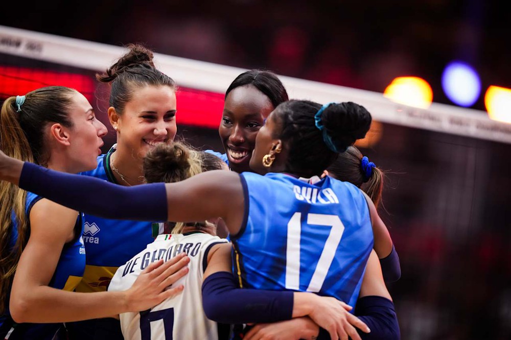 Đội bóng chuyền số 1 thế giới thắng trận thứ 34 liên tiếp, vào bán kết World Championship 2025 - Ảnh 1.