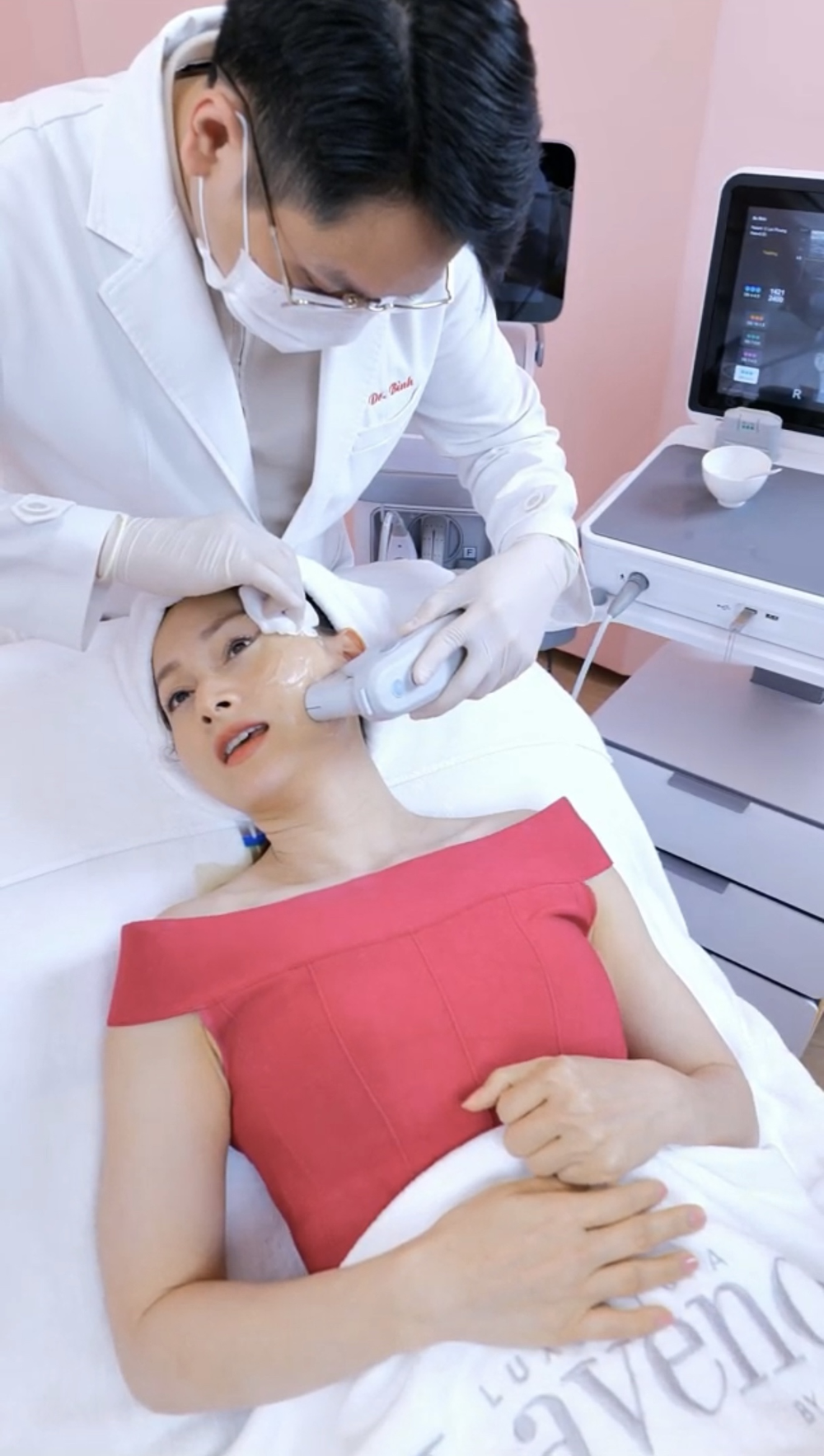 Vợ Chi Bảo nhiệt tình tư vấn bí quyết chăm sóc vẻ ngoài cho Lan Phương - Ảnh 3.