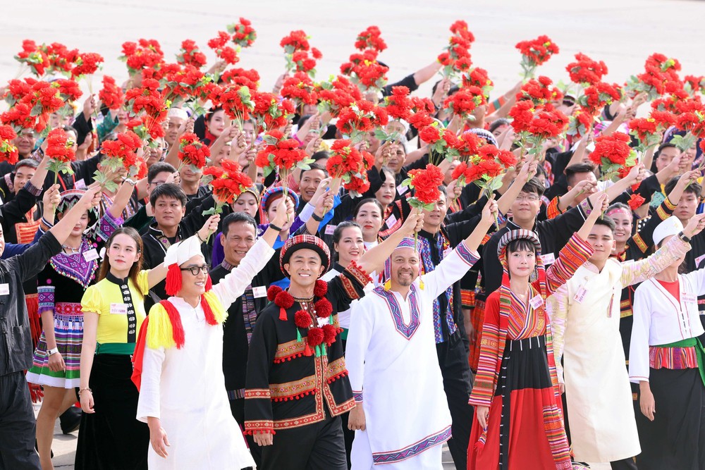 Triển lãm 80 năm thành tựu đất nước: 54 dân tộc Việt Nam – là cây một gốc, là con một nhà - Ảnh 1.