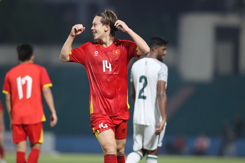 Cầu thủ Việt kiều từng chơi bóng ở châu Âu ghi bàn, U23 Việt Nam thắng trận ra quân tại giải châu Á - Ảnh 1.