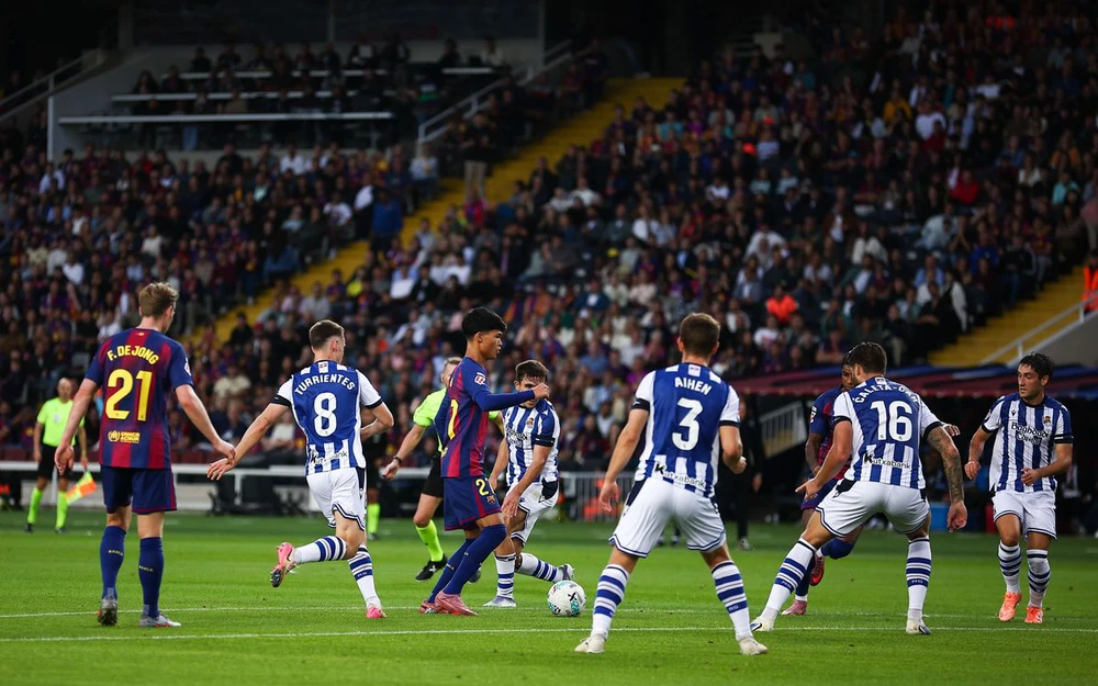 Thăng tiến thần tốc, cầu thủ 17 tuổi gốc Đông Nam Á thi đấu cho Barcelona ở La Liga - Ảnh 2.