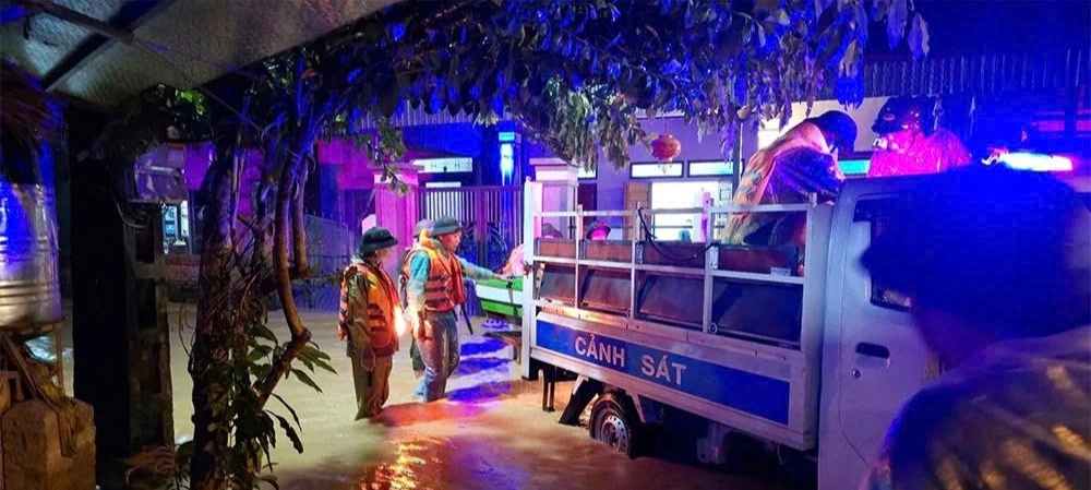 Nhiều tỉnh thành Bắc Bộ ngập sâu bởi ảnh hưởng của bão số 10 - Ảnh 10.