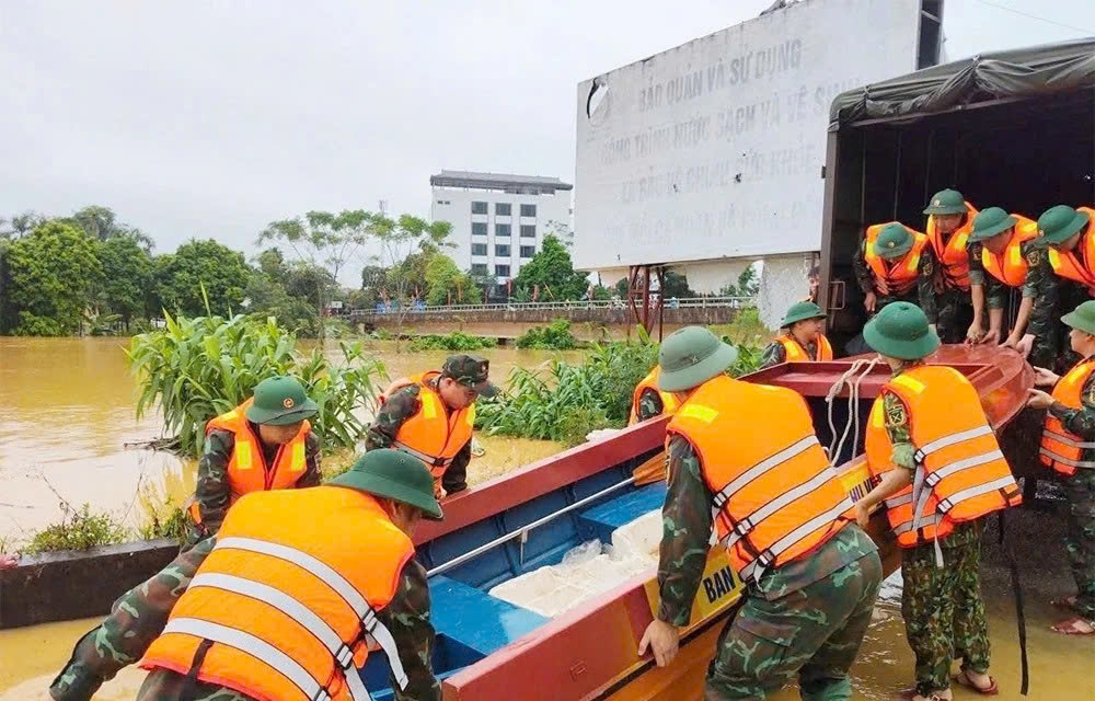 Nhiều tỉnh thành Bắc Bộ ngập sâu bởi ảnh hưởng của bão số 10 - Ảnh 12.