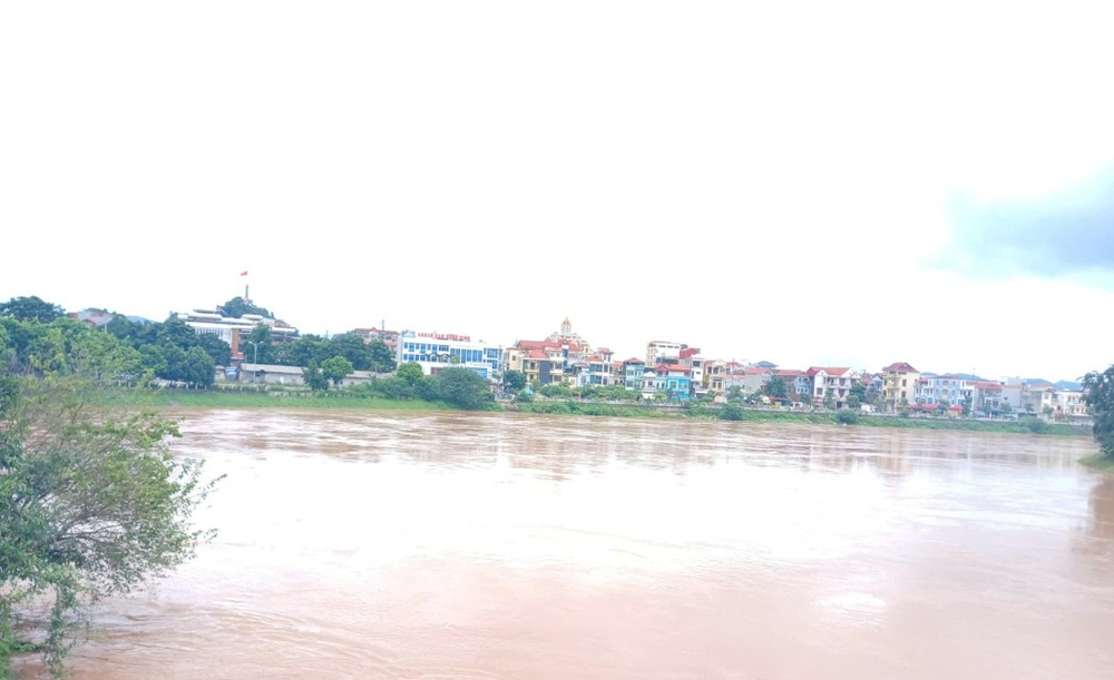 Nhiều tỉnh thành Bắc Bộ ngập sâu bởi ảnh hưởng của bão số 10 - Ảnh 22.
