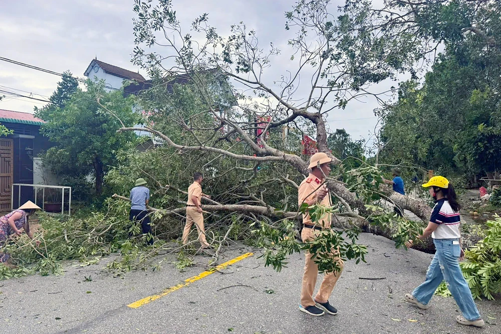 11 tỉnh Bắc Bộ, Trung Bộ nguy cơ lũ quét, sạt lở - Cảnh báo lũ đặc biệt lớn trên sông Thao - Ảnh 6.