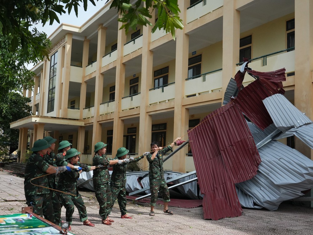 Ảnh hưởng bão số 10: Nhiều địa phương bị thiệt hại nặng - Ảnh 1.