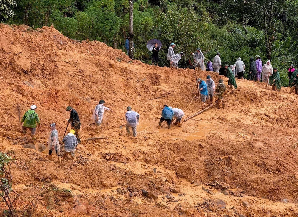 11 tỉnh Bắc Bộ, Trung Bộ nguy cơ lũ quét, sạt lở - Cảnh báo lũ đặc biệt lớn trên sông Thao - Ảnh 3.