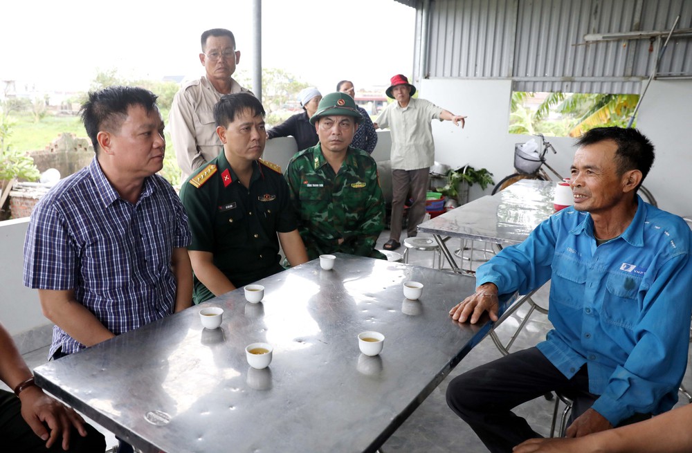 Ảnh hưởng bão số 10: Tập trung khắc phục hậu quả mưa lũ, ổn định cuộc sống, sản xuất của nhân dân - Ảnh 5.