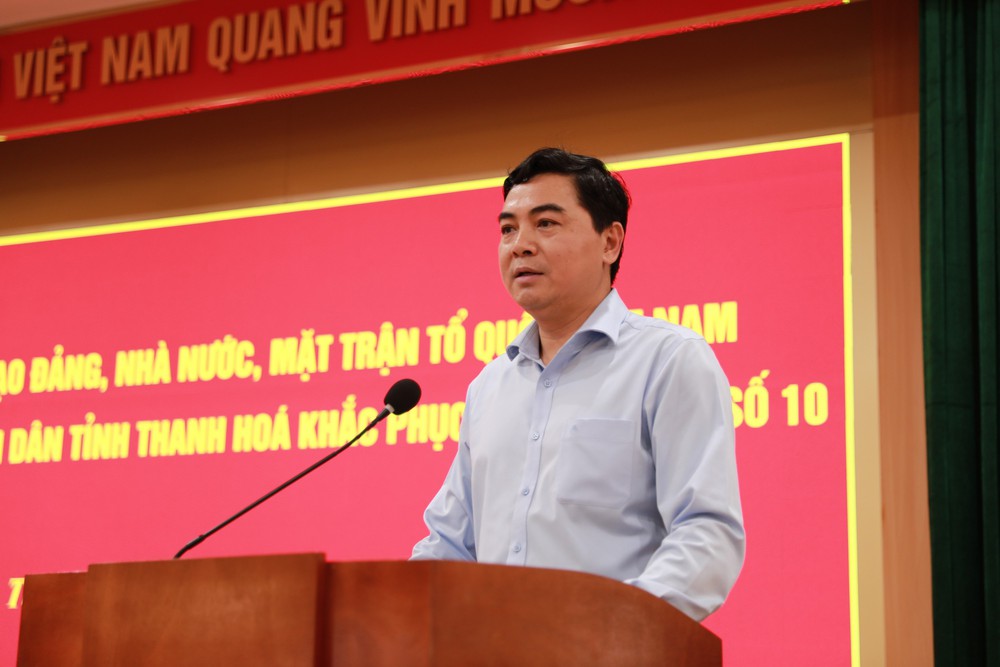 Đồng chí Trần Cẩm Tú thăm, động viên, hỗ trợ nhân dân tỉnh Thanh Hóa bị thiệt hại do cơn bão số 10 - Ảnh 4.