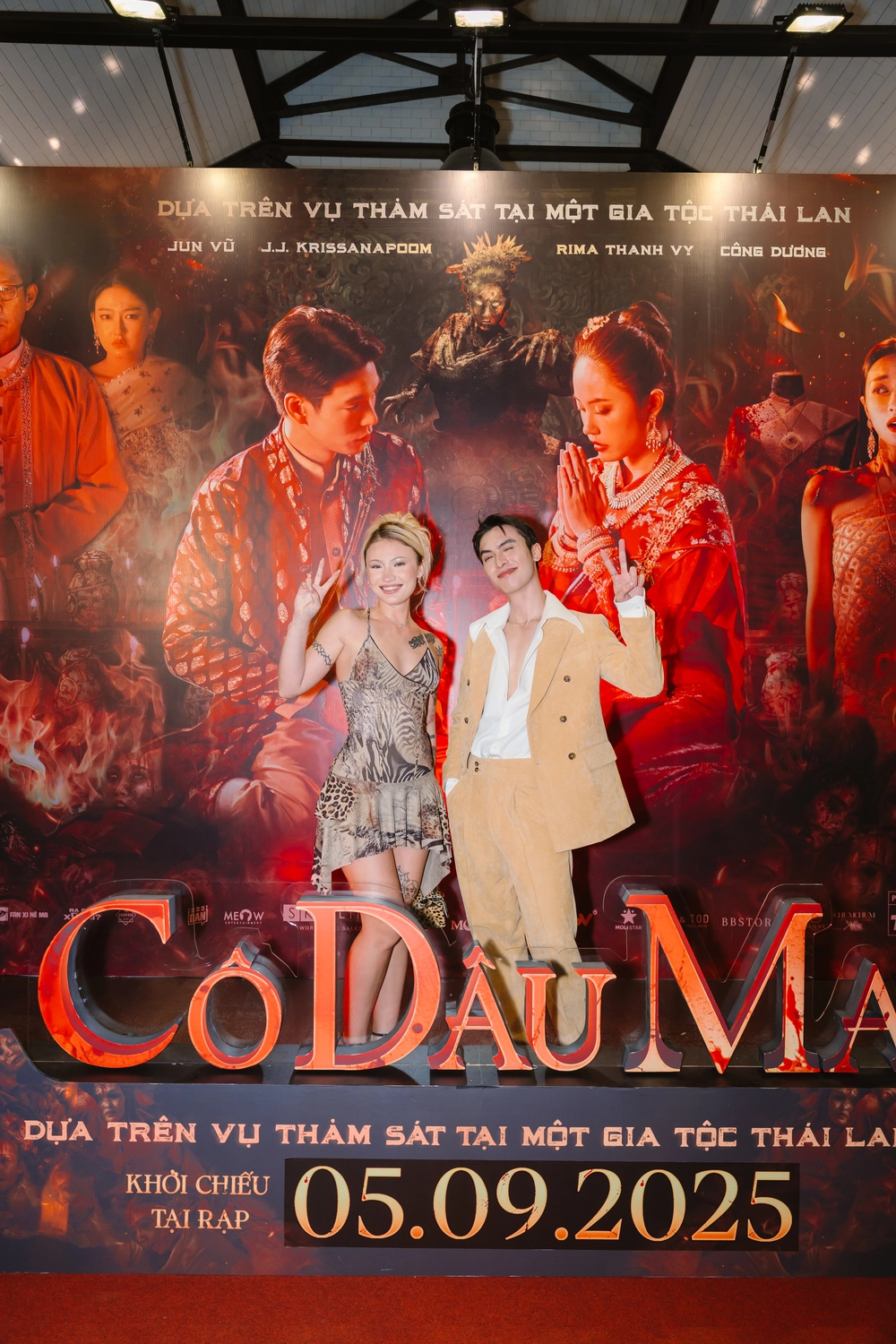 Dàn sao Việt rộn ràng trên thảm đỏ ra mắt phim &quot;Cô dâu ma&quot; - Ảnh 2.