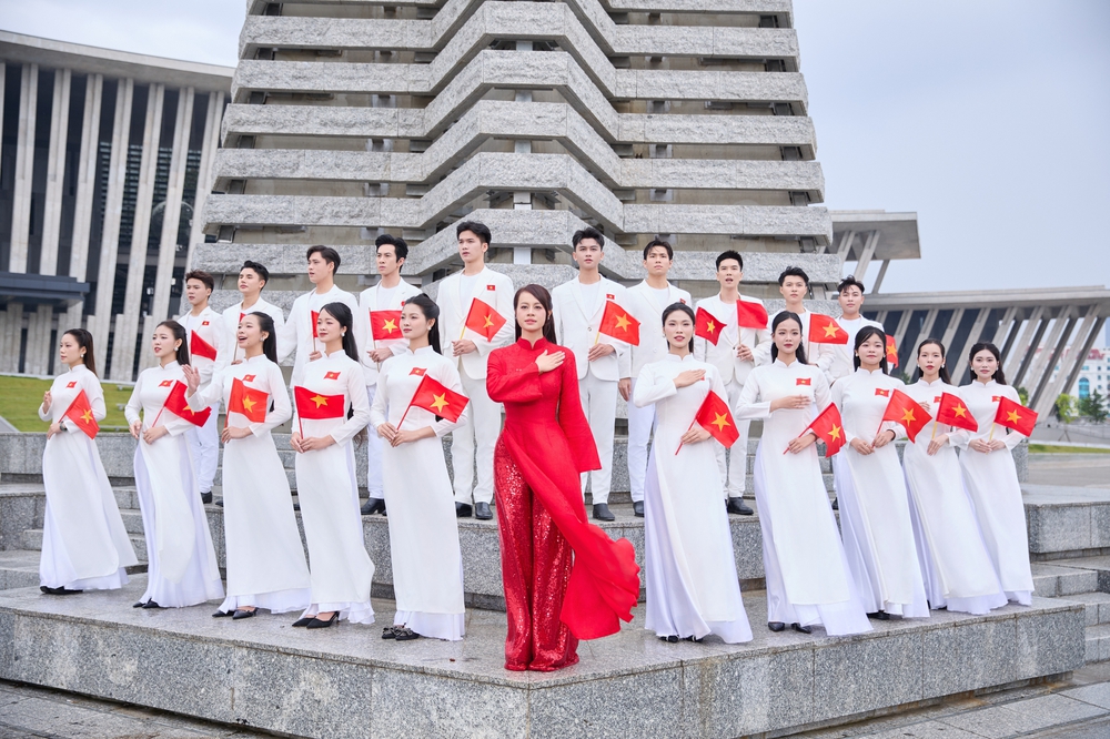 Huyền Anh Yoko mời ê-kíp &quot;triệu view&quot; hợp tác làm MV mới &quot;Chung nhịp tự hào&quot; - Ảnh 1.