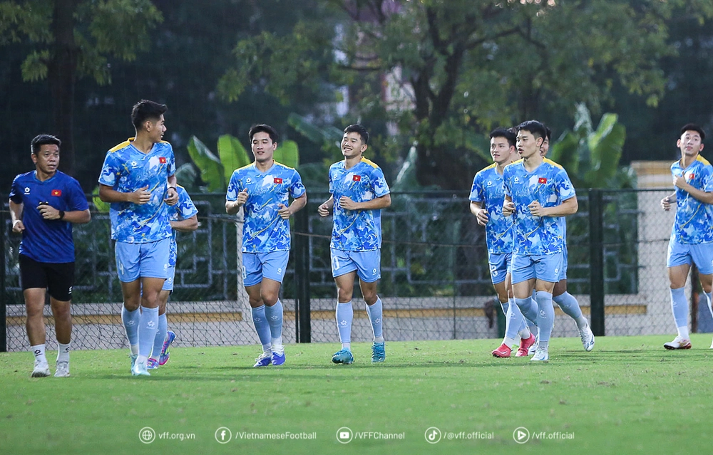 Tin nóng bóng đá Việt hôm nay 5/9: Trọng tài Hàn Quốc bắt trận U23 Việt Nam gặp Singapore; Xuân Son tái ngộ đồng đội ở đội tuyển Việt Nam - Ảnh 2.