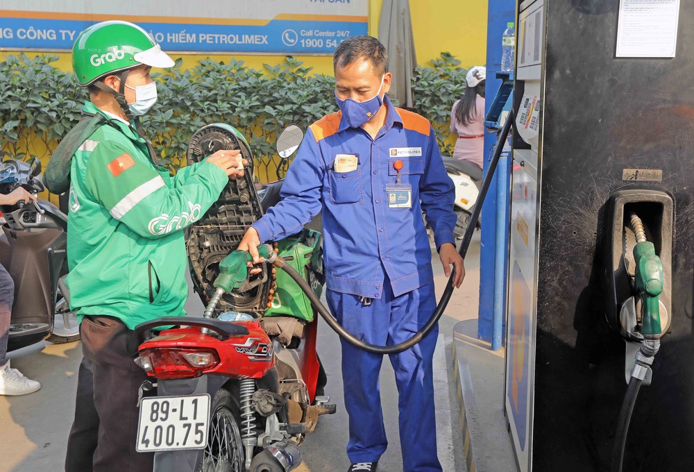 Giá xăng và dầu tiếp tục tăng từ chiều 4/9 - Ảnh 1.