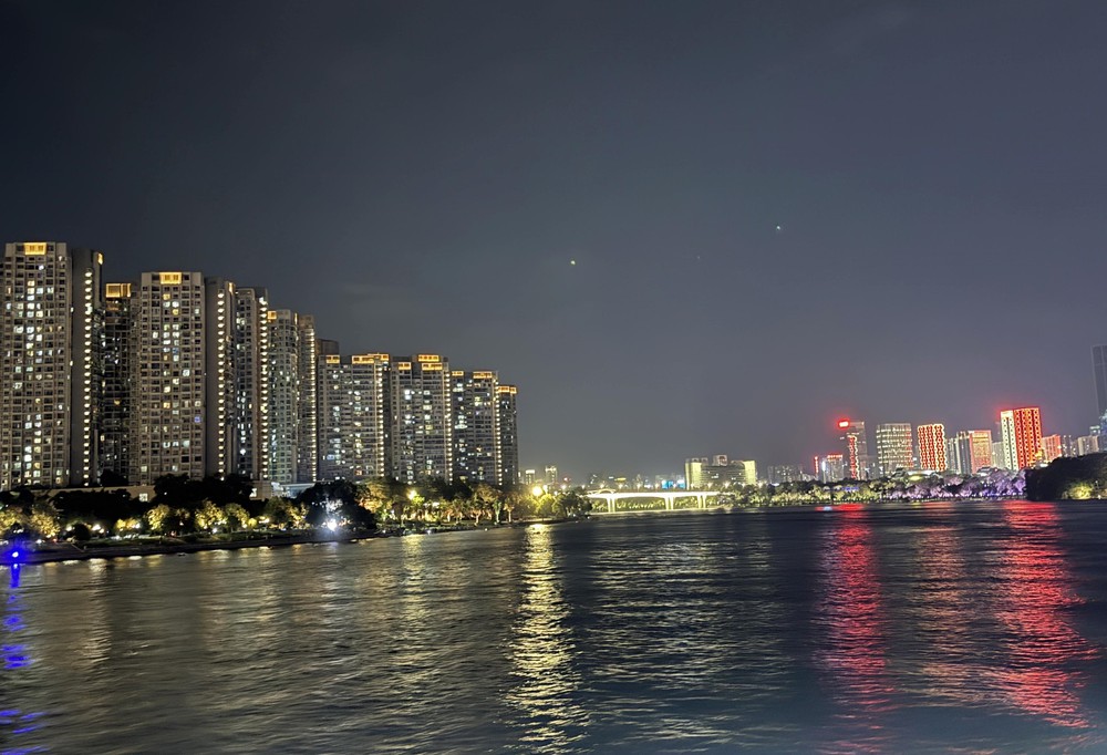 Khám phá sông Liễu Giang (Trung Quốc) về đêm - Ảnh 2. Khám phá sông Liễu Giang (Trung Quốc) về đêm - Ảnh 2.