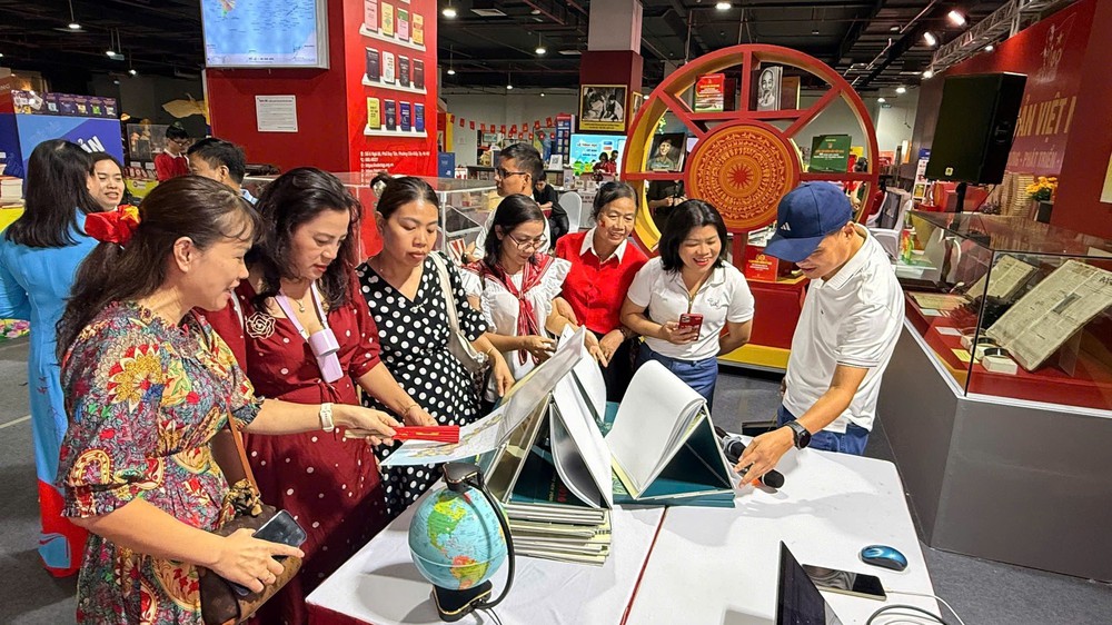 Triển lãm thành tựu đất nước: Lần đầu ra mắt các ấn phẩm “Bản đồ Việt Nam 34 tỉnh, thành” - Ảnh 5.