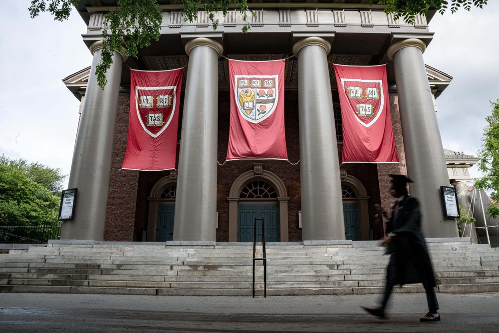 Tòa án Mỹ hủy bỏ quyết định cắt giảm hơn 2 tỷ USD tài trợ cho Đại học Harvard - Ảnh 1.