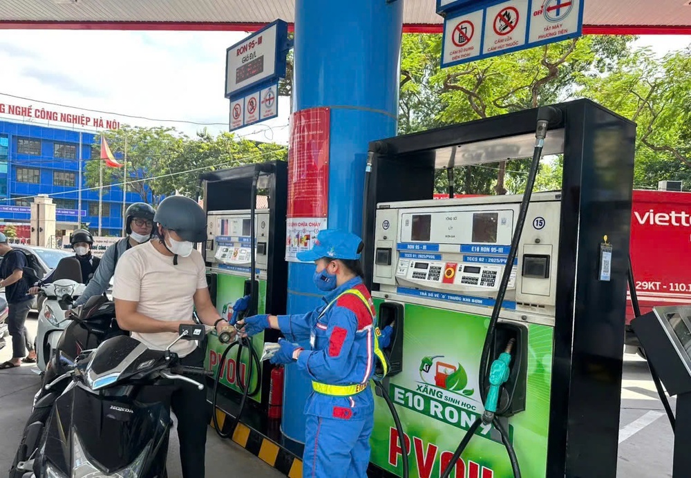 Triển khai thí điểm bán xăng sinh học E10: Người tiêu dùng quen dần với nhiên liệu sạch - Ảnh 3.