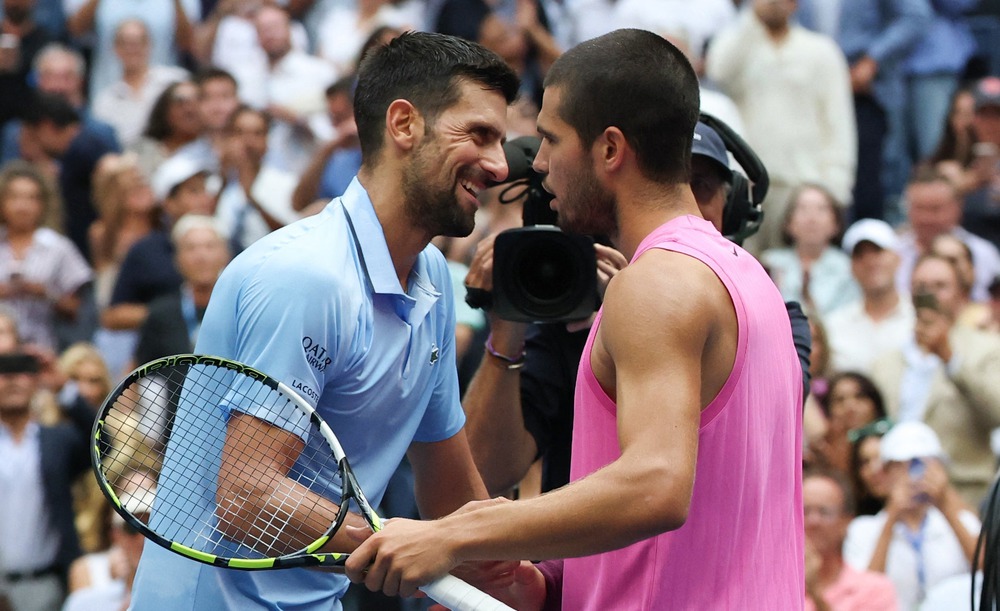 Carlos Alcaraz đánh bại Novak Djokovic, vào chung kết US Open sau chiến thắng áp đảo - Ảnh 2.