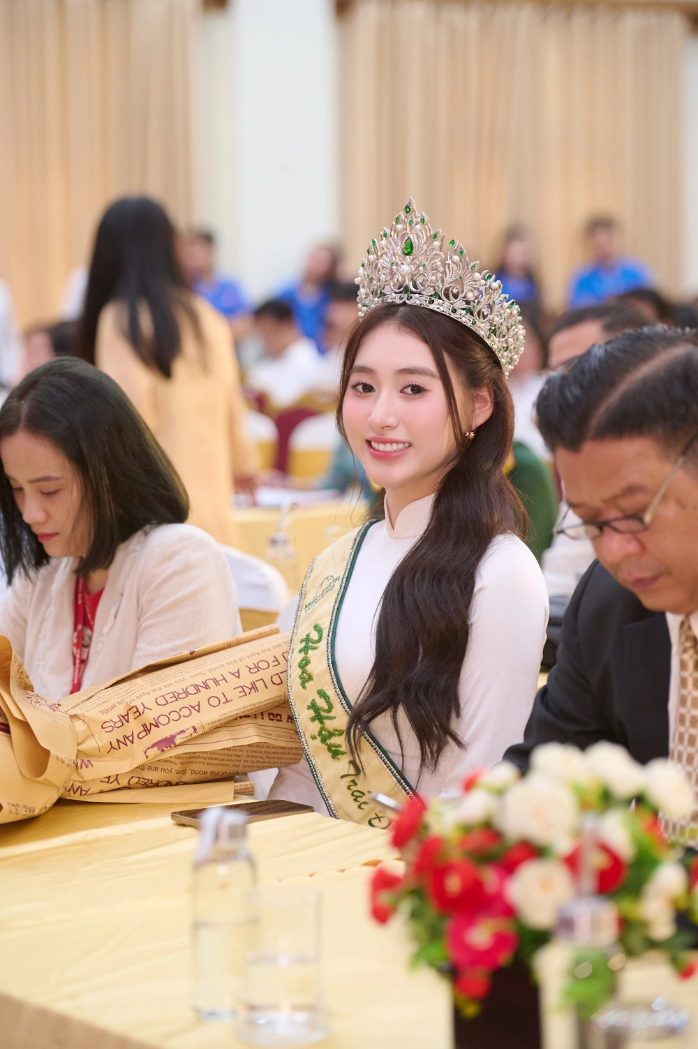 Hoa hậu Trái Đất Việt Nam 2025 Trâm Anh tri ân thầy cô dịp tựu trường - Ảnh 4.