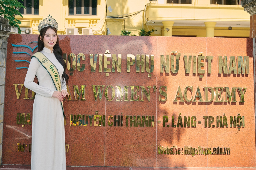 Hoa hậu Trái Đất Việt Nam 2025 Trâm Anh tri ân thầy cô dịp tựu trường - Ảnh 2.