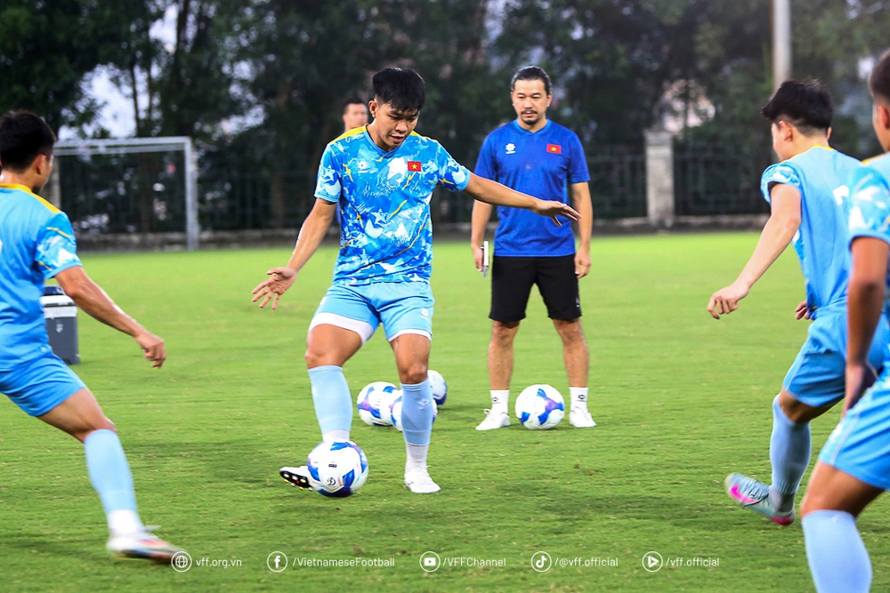 Trung vệ Lý Đức: ‘U23 Việt Nam không chủ quan trước Singapore’ - Ảnh 1.