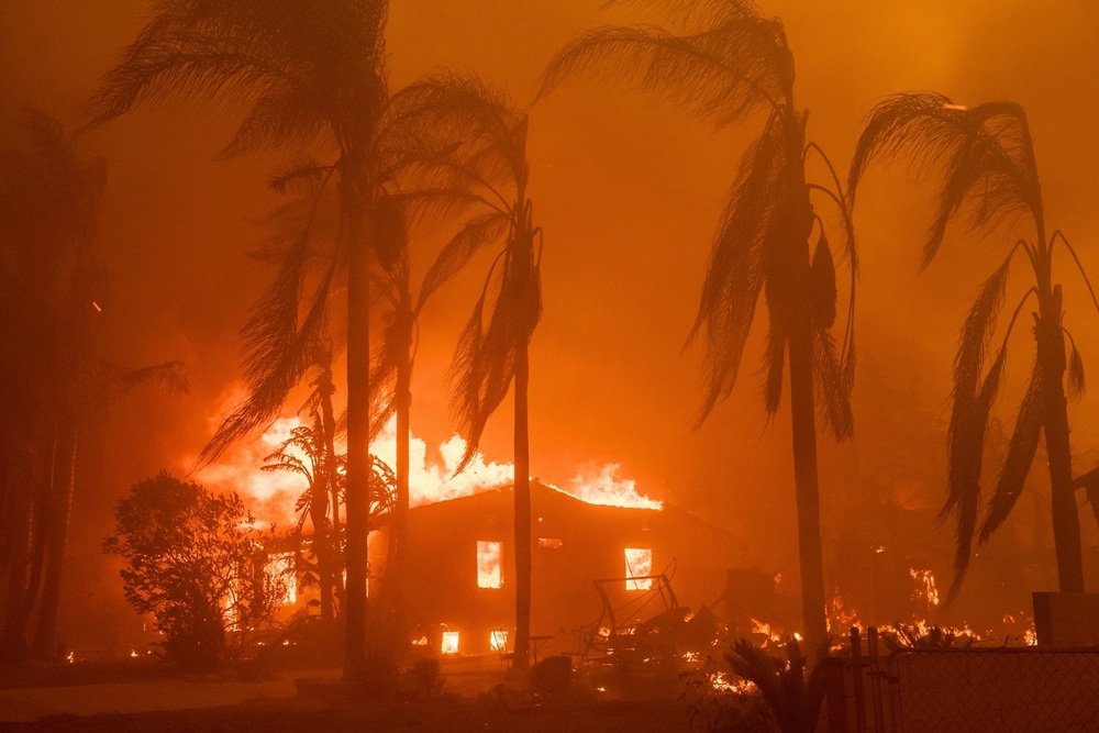Chính phủ Mỹ kiện công ty điện lực vì vụ cháy rừng nghiêm trọng ở California - Ảnh 1.
