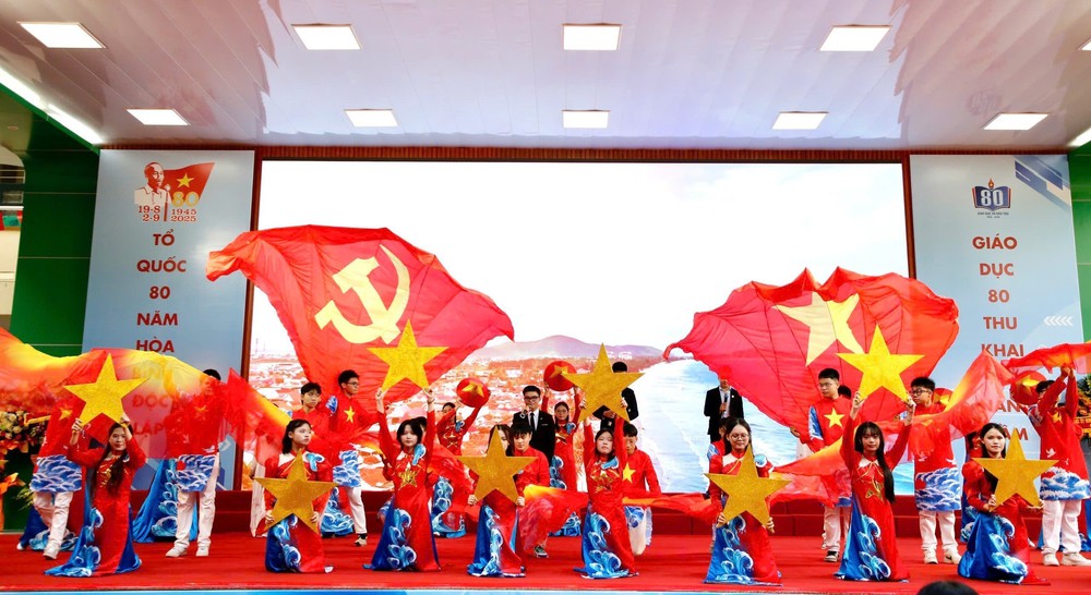 Khai giảng năm học 2025-2026: Ngày hội lớn của gần 2,3 triệu học sinh Hà Nội - Ảnh 3.
