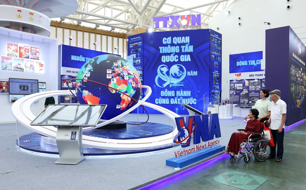 Đông đảo nhân dân tiếp tục đến tham quan Triển lãm quốc gia - Ảnh 4.