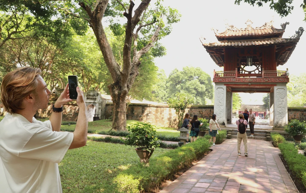 Hà Nội: Đổi mới diện mạo du lịch bằng công nghệ hiện đại và di sản - Ảnh 3. Hà Nội: Đổi mới diện mạo du lịch bằng công nghệ hiện đại và di sản - Ảnh 3.