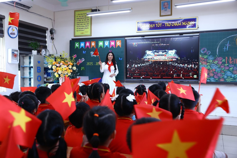 Khai giảng năm học 2025-2026: Ngày hội lớn của gần 2,3 triệu học sinh Hà Nội - Ảnh 2.