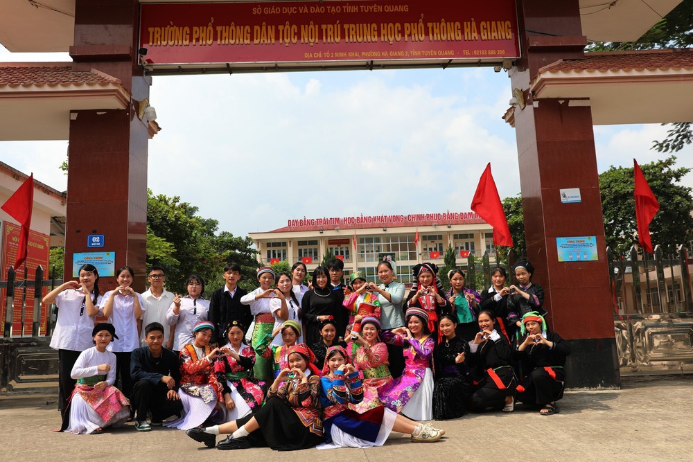 Ngày tựu trường nơi địa đầu Tổ quốc: Giữ gìn bản sắc, nuôi dưỡng khát vọng - Ảnh 1.