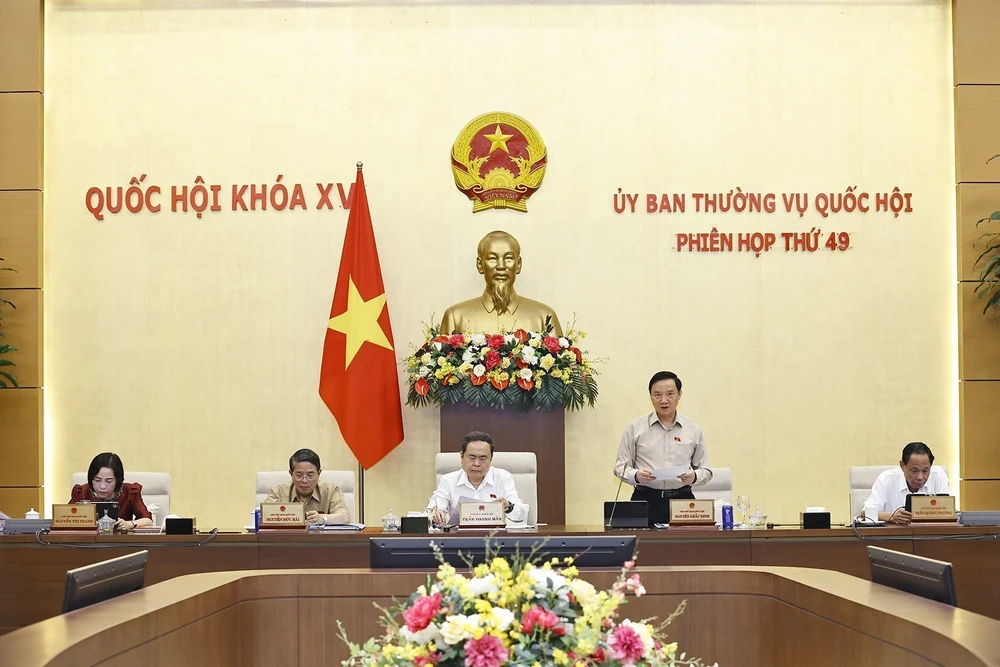 Phiên họp thứ 49 Ủy ban Thường vụ Quốc hội: Chấn chỉnh tình trạng cán bộ né tránh, sợ sai không dám làm - Ảnh 2.