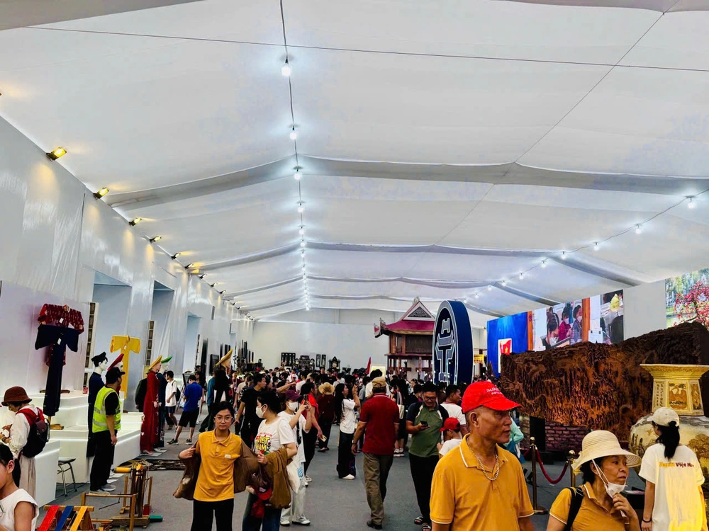Không gian “Truyền thống và Sáng tạo Hà Nội 2025”: Nơi hội tụ tinh hoa Thủ đô xưa và nay - Ảnh 8.