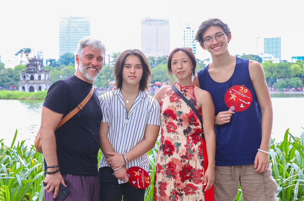 Việt Nam thu hút gần 14 triệu khách quốc tế trong 8 tháng - Ảnh 1. Việt Nam thu hút gần 14 triệu khách quốc tế trong 8 tháng - Ảnh 1.