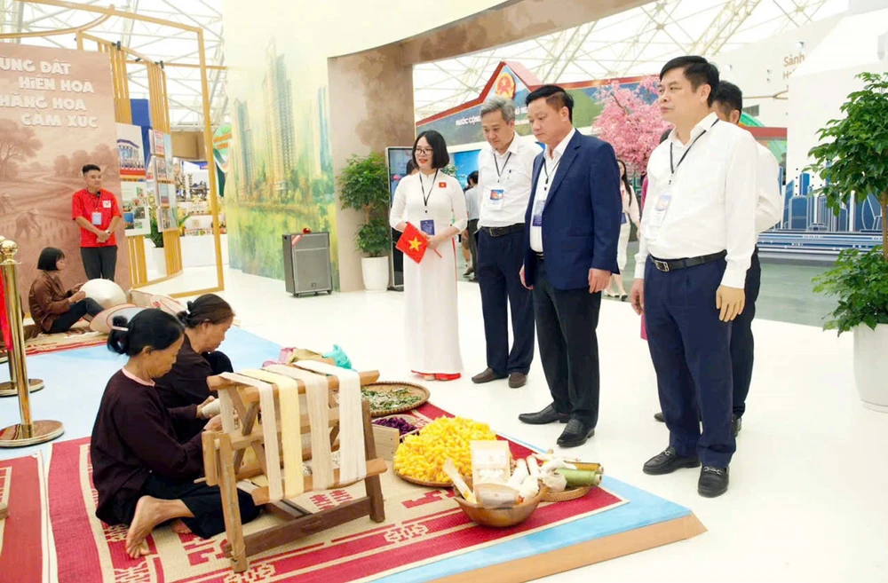 Triển lãm thành tựu đất nước: Du lịch các tỉnh, thành phố qua 34 gian trưng bày đặc sắc, độc đáo - Ảnh 8.