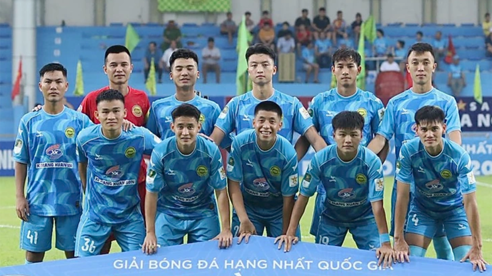 Độc lạ bóng đá Việt: Hòa Bình FC đổi tên, thay logo, rồi... bỏ giải chỉ sau 2 ngày - Ảnh 3.