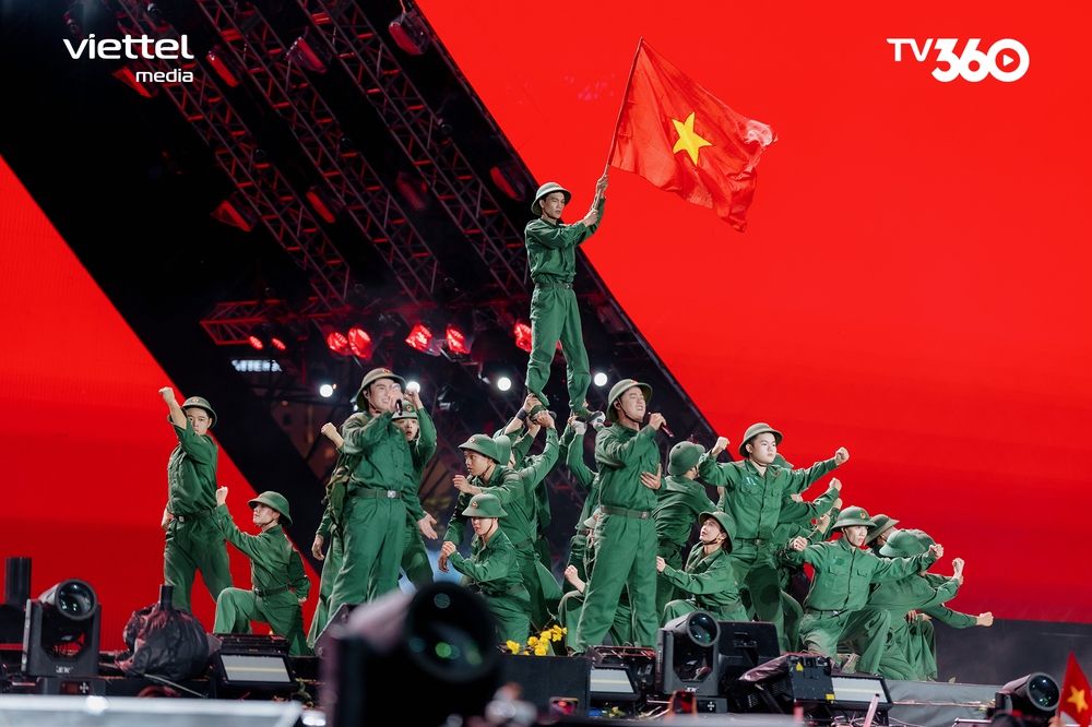 Nhìn lại &quot;Sao nhập ngũ concert 2025&quot;: Đặc biệt nhất 2025!  - Ảnh 8.