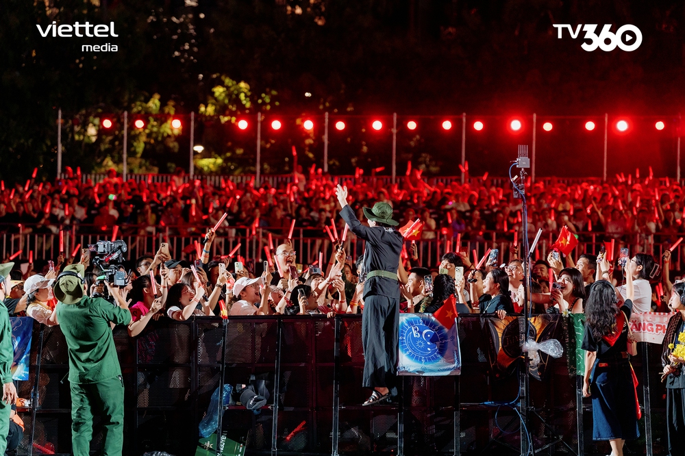 Nhìn lại &quot;Sao nhập ngũ concert 2025&quot;: Đặc biệt nhất 2025!  - Ảnh 4.