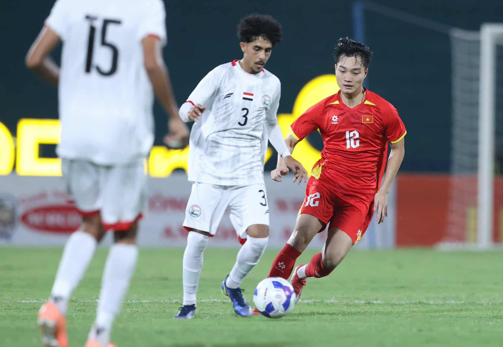 TRỰC TIẾP bóng đá Việt Nam vs Yemen: Hiểu Minh đeo băng đội trưởng U23 Việt Nam - Ảnh 2.