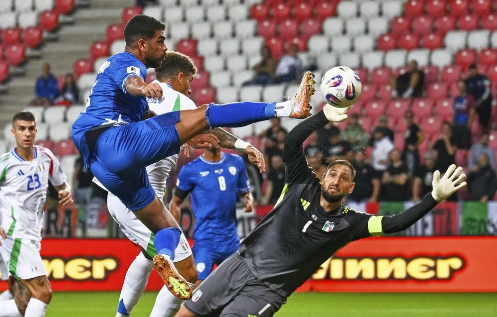 Đội tuyển Italy: Phòng ngự thế này, đừng mong đi World Cup! - Ảnh 1.