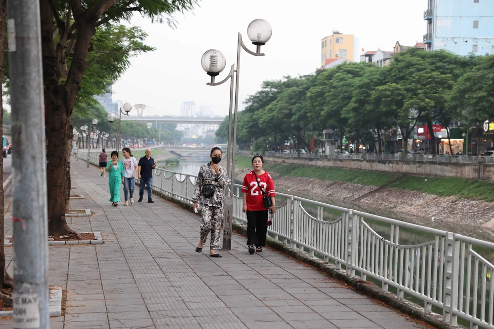 Hà Nội bắt đầu bổ cập nước hồ Tây vào sông Tô Lịch - Ảnh 6.