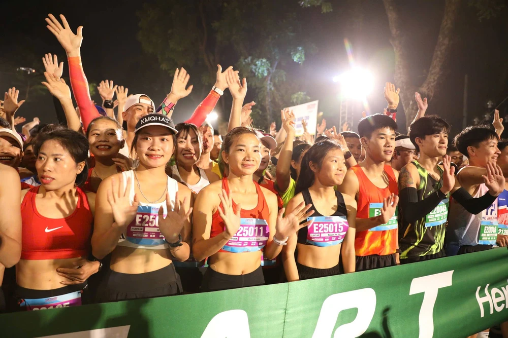 Ngôi sao điền kinh Nguyễn Thị Oanh tham gia giải chạy ngay ngày đầu năm mới - Ảnh 1.