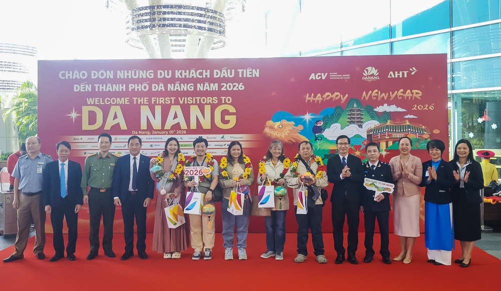 Đà Nẵng rộn ràng đón những du khách đầu tiên năm 2026 - Ảnh 3.