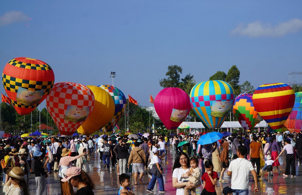 Bầu trời Sa Đéc (Đồng Tháp) đầy màu sắc khinh khí cầu - Ảnh 3.