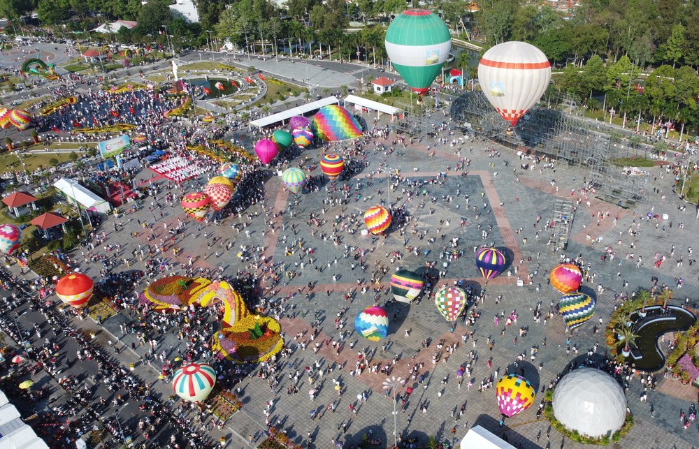 Bầu trời Sa Đéc (Đồng Tháp) đầy màu sắc khinh khí cầu - Ảnh 7.