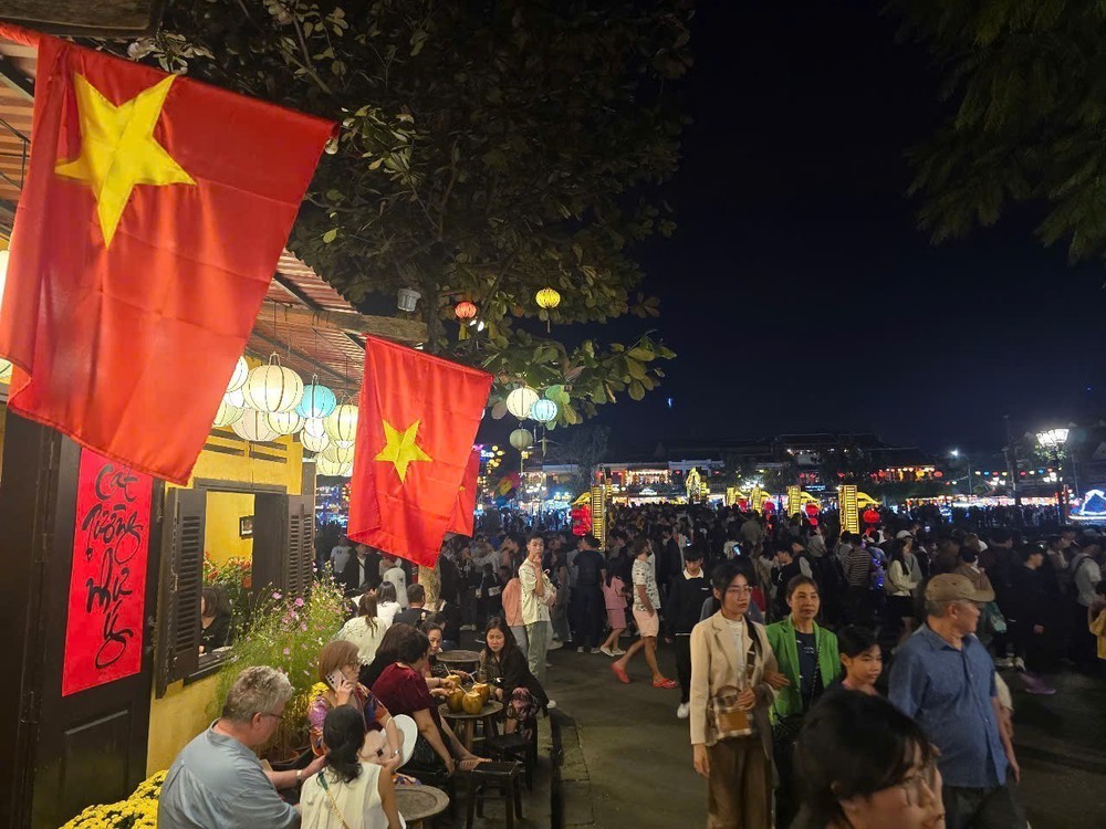 Khách quốc tế phấn khởi bắt đầu hành trình khám phá các địa danh ở Việt Nam - Ảnh 4.